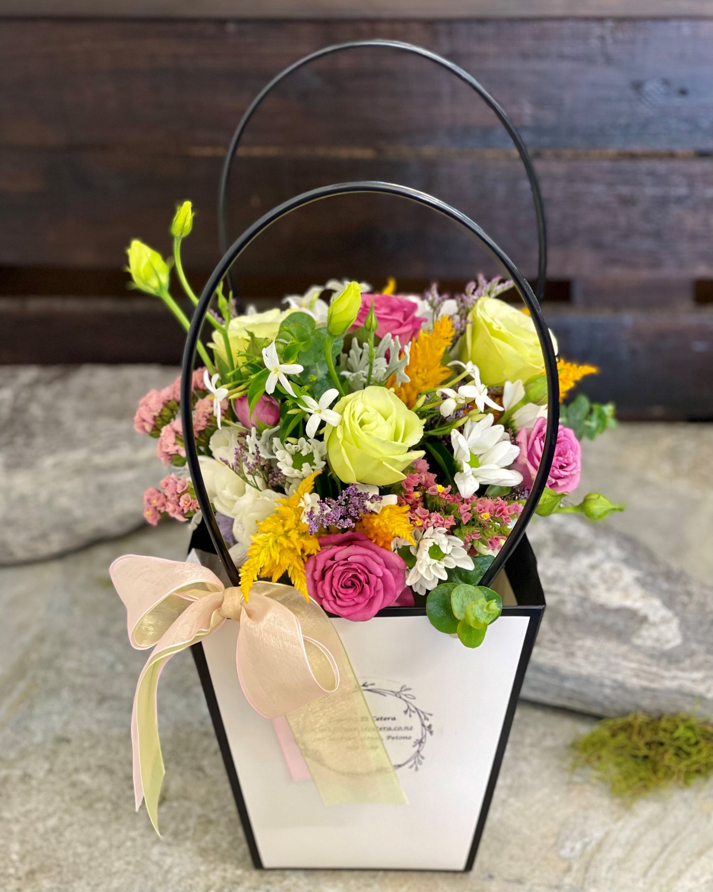 Flowersetc, Floral, Bouquet, Flowers, Gifts, Posy, Posey, Wellington, Lower Hutt, Upper Hutt, Petone, Eastbourne, Bright, Pastel, Florist, Florists, Creative, Flair, custom, bespoke, bunch, bunches, scent, vase, best, Florist