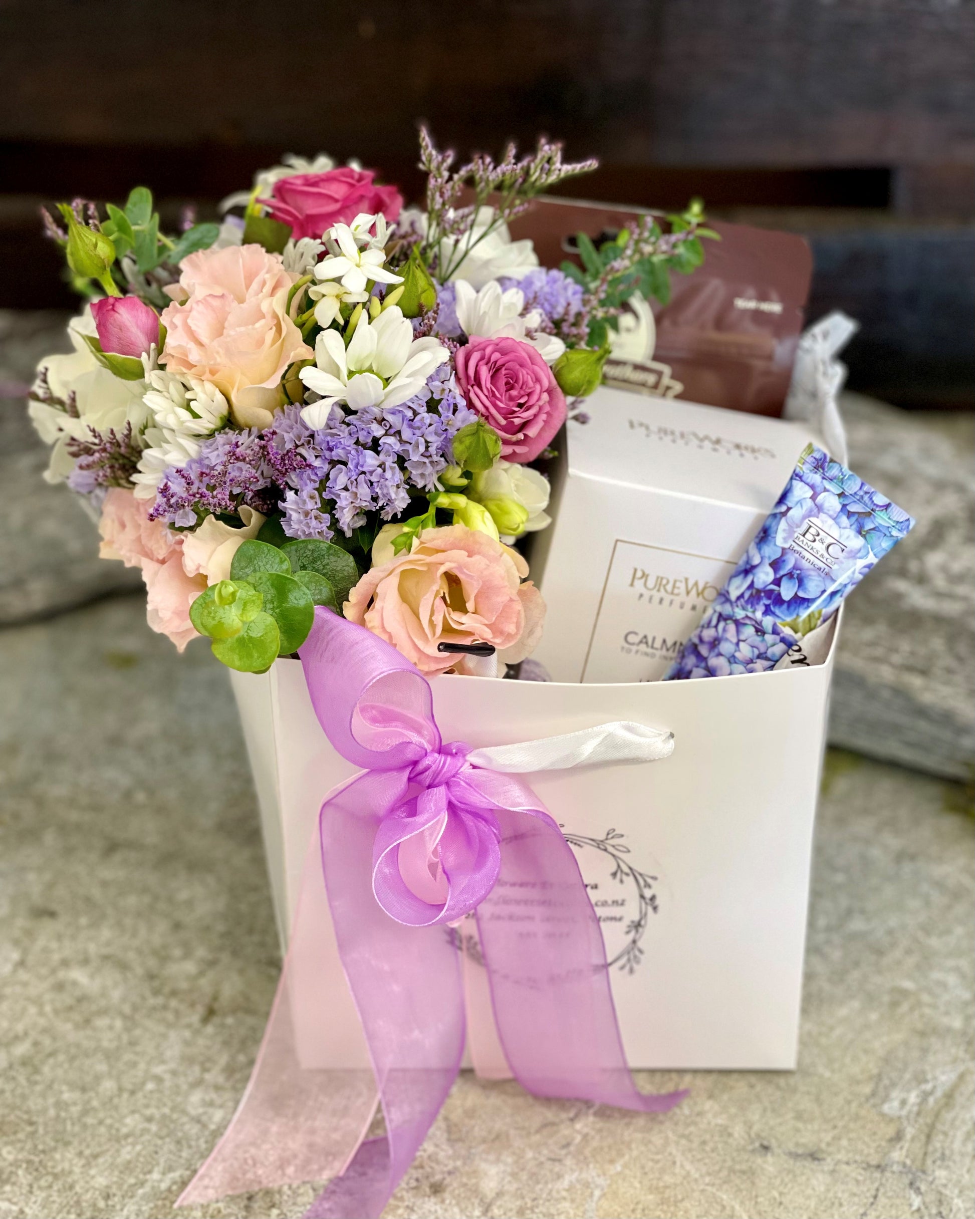 Flowersect, Floral, Bouquet, Flowers, Gifts, Posy, Posey, Wellington, Lower Hutt, Upper Hutt, Petone, Eastbourne, Bright, Pastel, Florist, Florists, Creative, Flair, custom, bespoke, bunch, bunches, scent, gift bag,